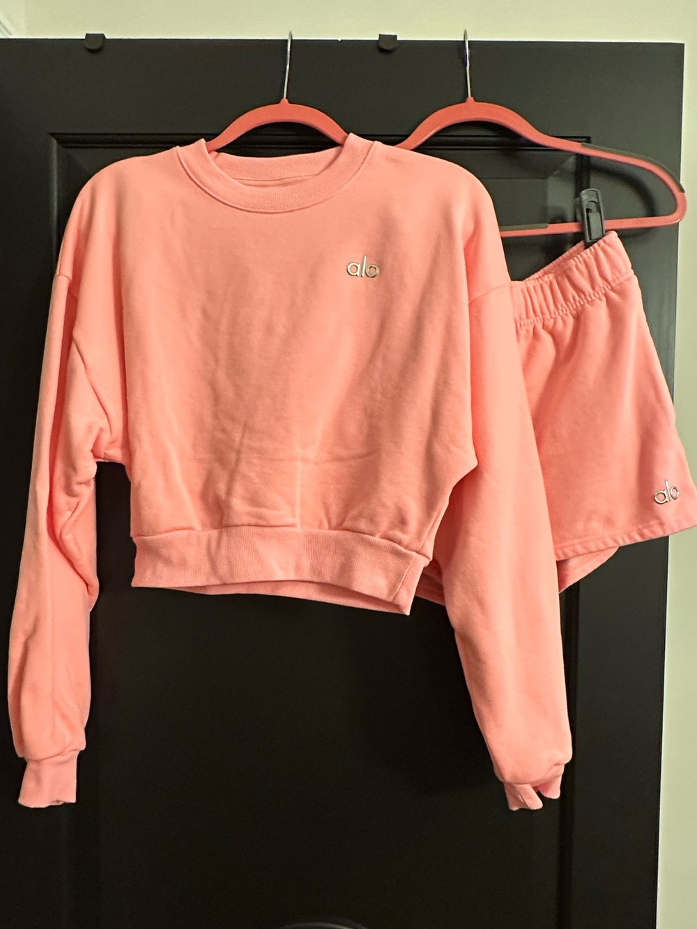 ALO Yoga Accolade Set Neon Bubblegum - XS shorts, M top NWOT HTF!